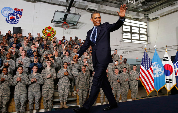 U.S. President Barack Obama walks in to deliver remarks at Yongsan Garrison in Seoul, South Korea, April 26, 2014. (Reuters / Larry Downing) 
