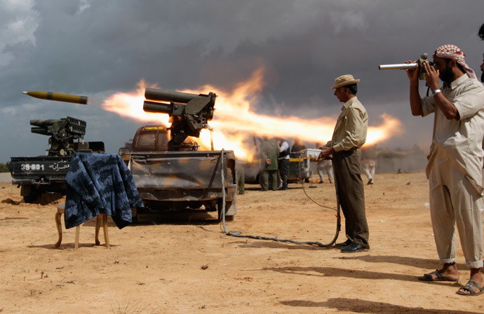 Anti-Gaddafi fighters fire a rocket during clashes with pro-Gaddafi forces at the frontline in Sirte October 11, 2011 (Reuters / Thaier al-Sudani)