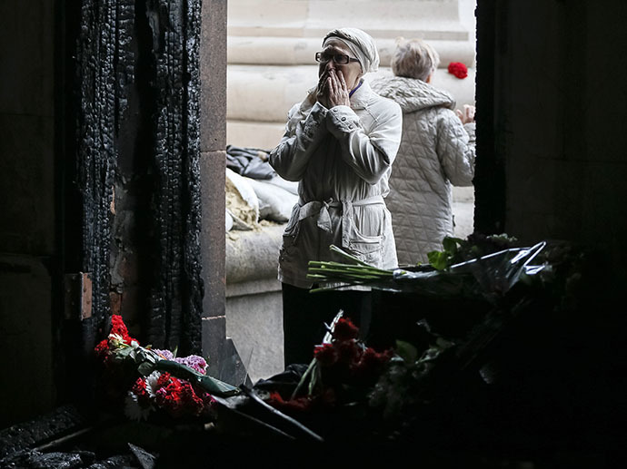 A woman reacts as she stands near the entrance to a burnt trade union building, the site of recent street battles in the Black Sea port of Odessa May 4, 2014. (Reuters / Gleb Garanich)