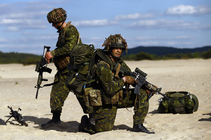 Troops from Canada's 3rd Division, composed with a platoon of 3rd Battalion and Princess Patricia's Light Infantry, participate at a NATO-led exercise "Orzel Alert" held together with the U.S. Army's 173rd Infantry Brigade Combat Team and Poland's 6th Airborne Brigade in Bledowska Desert in Chechlo, near Olkusz, south Poland May 5, 2014 (AFP Photo / Kacper Pempel)