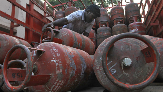A worker loads empty Liquefied Petroleum Gas (LPG) cylinders onto a supply truck in the southern Indian city of Chennai November 8, 2013. (Reuters/Babu)