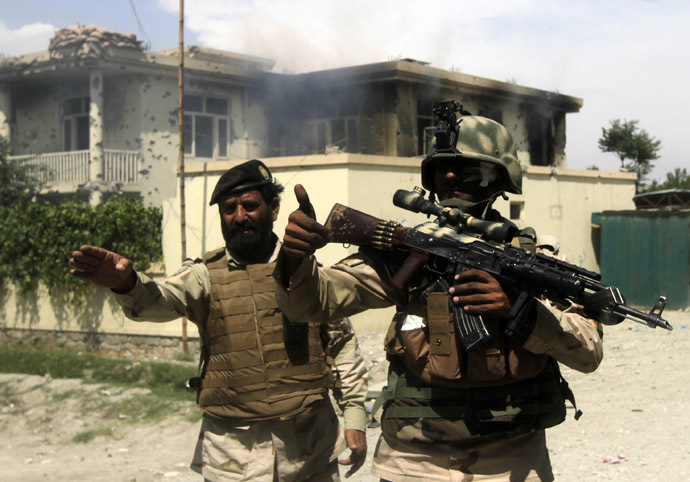 Members of the Afghan security force arrive at the scene after Taliban fighters stormed a government building in Jalalabad province, May 12, 2014. (Reuters/Parwiz)