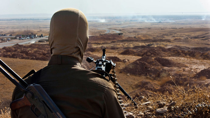 A member of Kurdish Peshmerga forces takes position overlooking militants of the Islamic State of Iraq and the Levant (ISIL) positions in Jalawla in the Diyala province (AFP Photo / Rick Findler) 