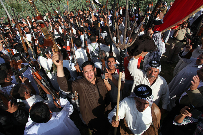 Iraqi Shiite tribesmen brandish their weapons as they gather to show their readiness to join Iraqi security forces in the fight against Jihadist militants who have taken over several northern Iraqi cities, on June 16 2014, in the southern Shiite Muslim shrine city of Najaf (AFP Photo)