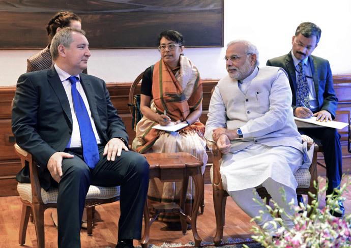 Deputy Prime Minister Dmitry Rogozin (letf) at the meeting with Indian Prime Minister Narendra Modi during his working visit to India. (RIA Novosti / Sergey Mamontov) 