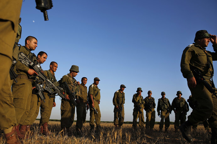 Israeli Defense Force soldiers set off on a tracking drill near Tze'elim in southern Israel June 9, 2014. (Reuters)