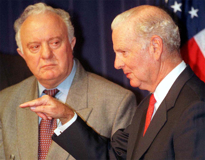 Former Secretary of State James Baker, III (R) and Republic of Georgia President Eduard Shevardnadze discuss the Kosovo conflict during a media briefing in Houston April 22, 1999 (Reuters)