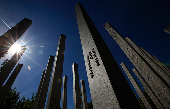 Sunshine reflects from the pillars of the memorial to the victims of the July 7, 2005 London bombings, in Hyde Park, central London (Reuters / Andrew Winning)