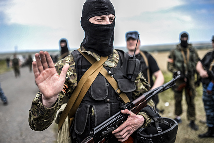 An armed member of self-defense forces gestures as he blocks the way to the crash site of Malaysia Airlines Flight MH17, near the village of Grabove, in the region of Donetsk on July 20, 2014. (AFP Photo / Bulent Kilic)