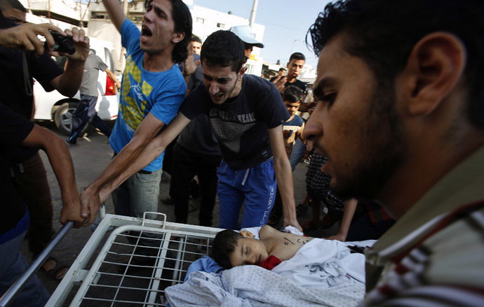 Palestinians react next to the body of a boy following his death, at a hospital in Gaza City July 28, 2014. (Reuters)