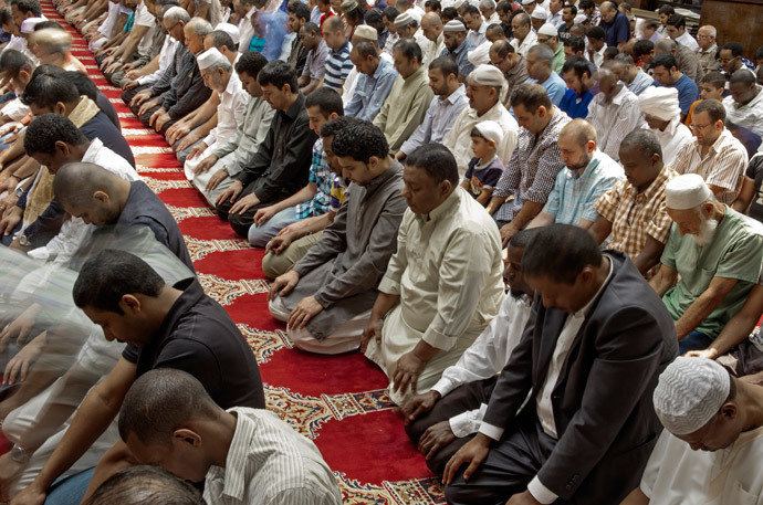 Muslims perform the noon prayer in Falls Church, Virginia. (AFP Photo / Paul J. Richards) 