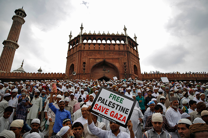 Demonstrators take part in a protest against Israel's military action in Gaza, after offering last Friday prayers of the holy fasting month of Ramadan at the Jama Masjid (Grand Mosque) in the old quarters of Delhi July 25, 2014 (Reuters / Ahmad Masood)
