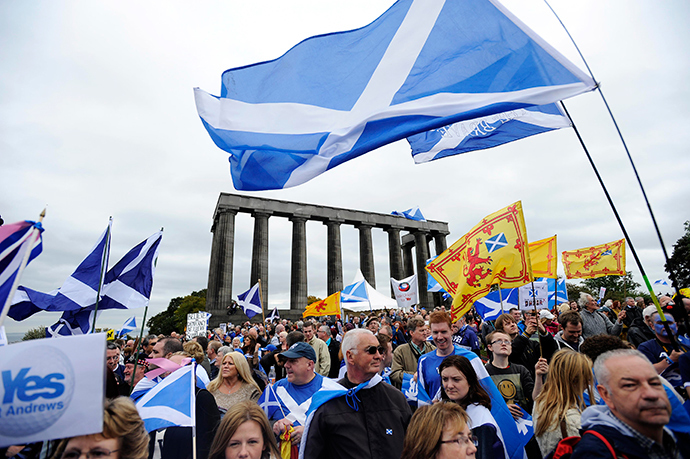 Pro-independence supporters wave the Saltire as they gather in Edinburgh on September 21, 2013 for a march and rally in support of a yes vote in the Scottish Referendum to be held in September 2014 (AFP Photo / Andy Buchanan)