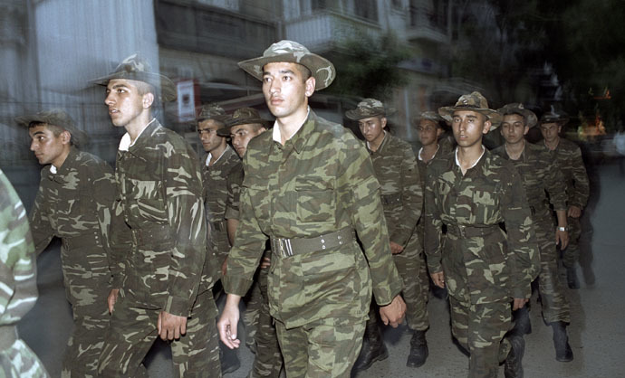 Azerbaijan Border guards marching down a Baku street.(RIA Novosti/Vladimir Vyatkin)