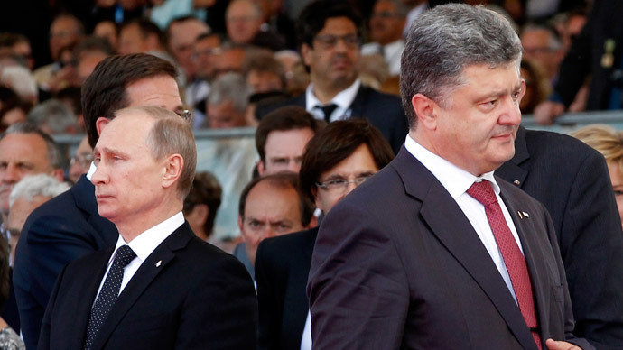 Ukraine's President-elect Petro Poroshenko (R) walks past Russian President Vladimir Putin during the commemoration of the 70th anniversary of the D-Day in Ouistreham, western France, Friday, June 6, 2014.(Reuters / Christophe Ena)