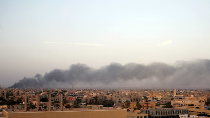 Plumes of black smoke is seen after clashes between the Benghazi Revolutionaries Shura Council and fighters of renegade general Khalifa Haftar, as they attempt to seize control of the airport from the council in Benghazi August 23, 2014.(Reuters / Esam Omran Al-Fetori)