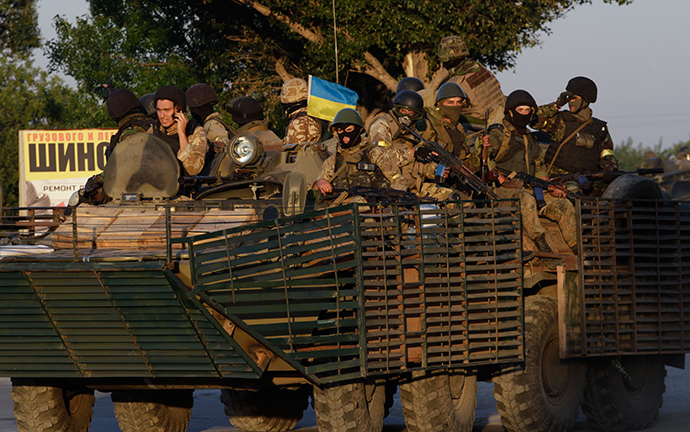 Ukrainian servicemen ride on an armoured vehicle in the southern coastal town of Mariupol September 5, 2014 (Reuters / Vasily Fedosenko)