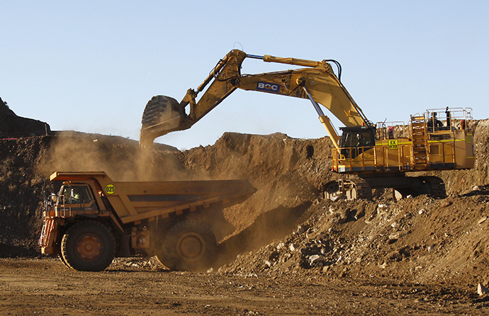A 100-tonne tipper truck is loaded at Atlas Iron's Wodgina mine (Reuters / Tim Wimborne)