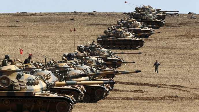 Turkish army tanks take up position on the Turkish-Syrian border near the southeastern town of Suruc in Sanliurfa province October 6, 2014. (Reuters/Umit Bektas)