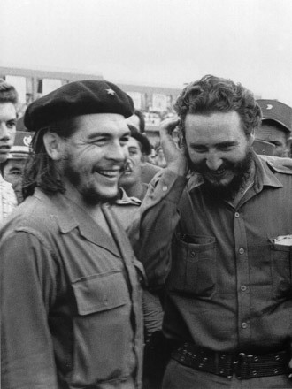 Photo taken in the 60's of then Cuban Prime Minister Fidel Castro (R) during a meeting next to Argentine guerrilla leader Ernesto Che Guevara. (AFP Photo / Cuba's Council of State Archive)