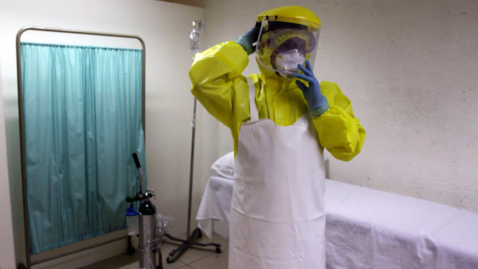 A health worker uses a protective suit during a presentation for the media at the international airport in Guatemala City October 13, 2014.(Reuters / Josue Decavele)