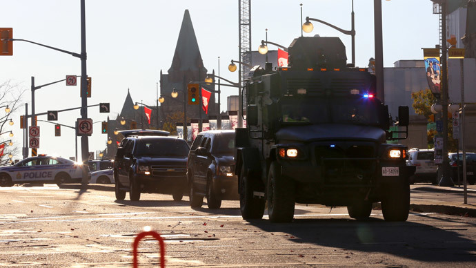 A tactical vehicle leaves the security perimeter on Wellington Street, just a couple blocks away from Parliament Hill, on October 22, 2014 in Ottawa, Canada.(AFP Photo / Mike Carroccetto)