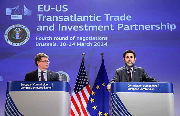 European Union chief negotiator Ignacio Garcia Bercero and U.S. chief negotiator Dan Mullaney (L) address a joint news conference after the fourth round of EU-US trade negotiations for the Transatlantic Trade and Investment Partnership (TTIP) in Brussels March 14, 2014 (Reuters / Francois Lenoir)