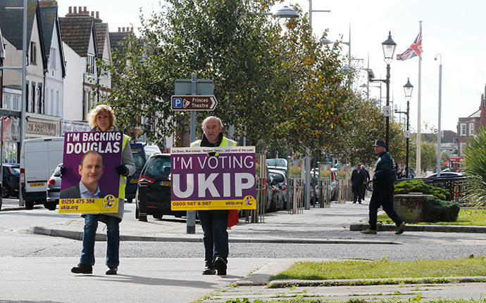 United Kingdom Independence Party (UKIP) campaigners carry placards through Clacton-on-Sea in eastern England (Reuters / Suzanne Plunkett)