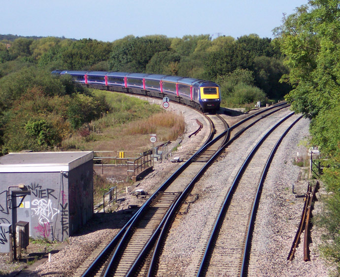 An HST leaving the Cotswold Line at Wolvercot Junction, about 3 miles (5 km) north of Oxford. (Photo from Wikipedia.org)
