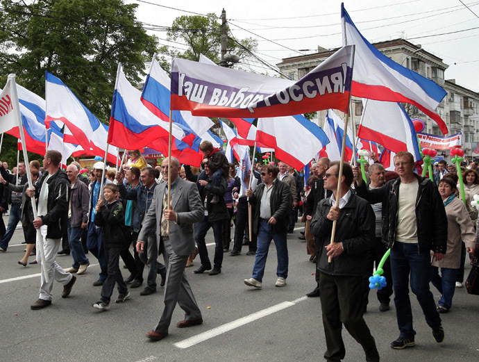 Participants of the May Day demonstration in Simferopol with a poster "Our choice - Russia". (RIA Novosti/Taras Litvinenko)