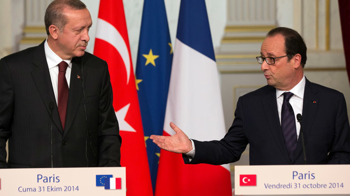 French President Francois Hollande (R) and Turkey's President Tayyip Erdogan.(Reuters / Philippe Wojazer)