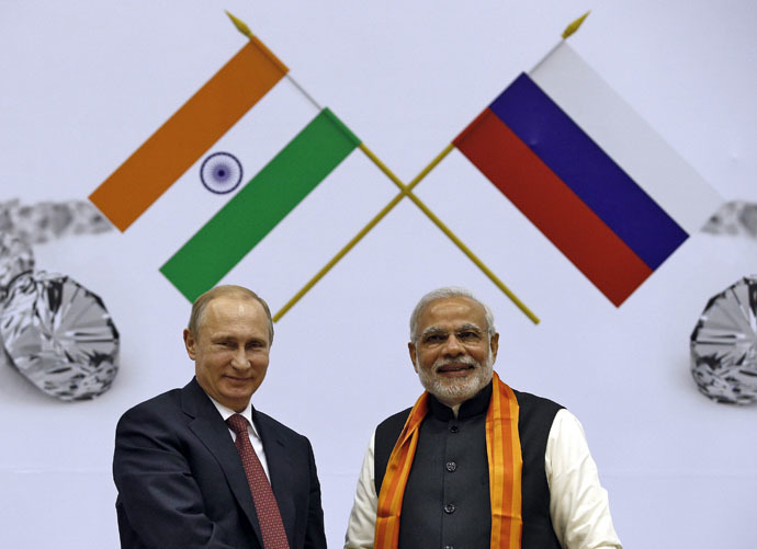 Russian President Vladimir Putin (L) and India's Prime Minister Narendra Modi smile during the inauguration of World Diamond Conference in New Delhi December 11, 2014. (Reuters/Ahmad Masood)
