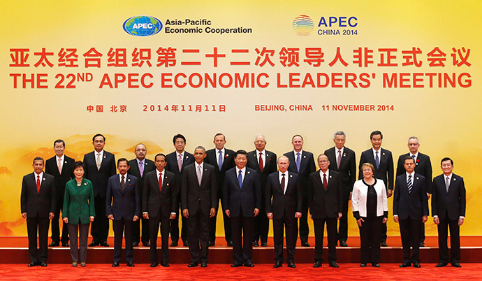 Asia Pacific Economic Cooperation (APEC) leaders pose for a family photo at the International Convention Center at Yanqi Lake in Beijing, November 11, 2014 (Reuters / Kim Kyung-Hoon)