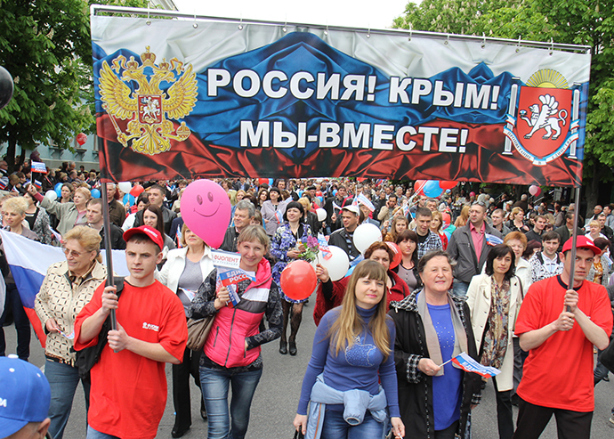 Participants of the May Day demonstration in Simferopol with a poster reading: "Russia! Crimea! We are together!" (RIA Novosti / Andrey Iglov)