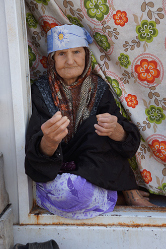 A Syrian elderly woman doesnât hope to make it back home (Image by Nadezhda Kevorkova)