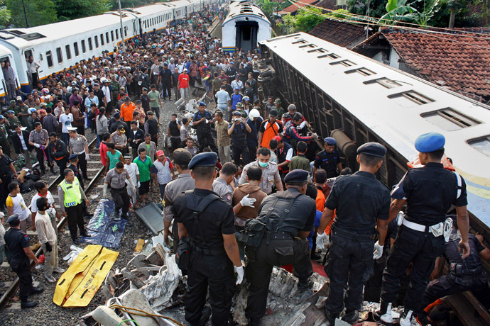This picture shows a general view of the train accident in Pemalang on October 2, 2010 where at least 36 people were killed earlier in the day when the passenger train slammed into the back of another train. (AFP Photo)