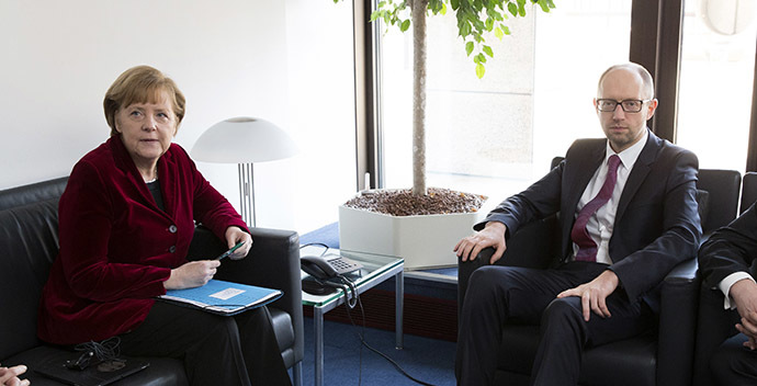 Germany's Chancellor Angela Merkel (L) meets with Ukraine's Prime Minister Arseniy Yatsenyuk (Reuters/Stringer)