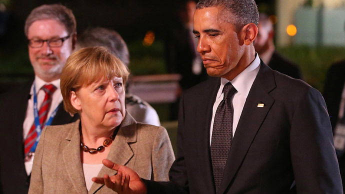 US President Barack Obama (R) chats to Germany's Chancellor Angela Merkel (C).(AFP Photo / Chris Hyde)
