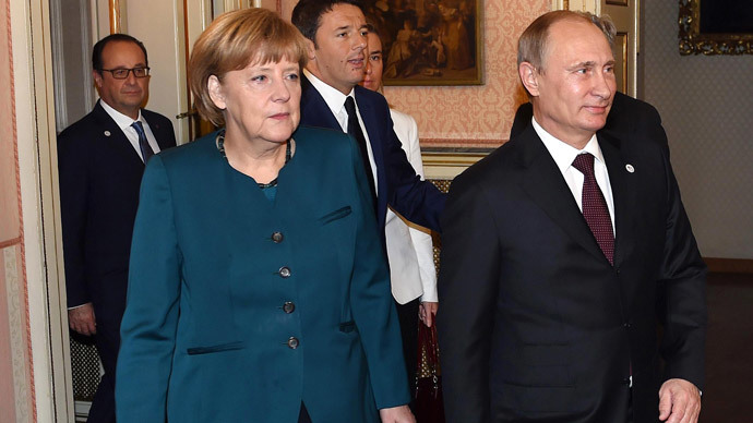 German Chancellor Angela Merkel (L), Russia's President Vladimir Putin (R).(AFP Photo / Daniel Dal Zennaro)