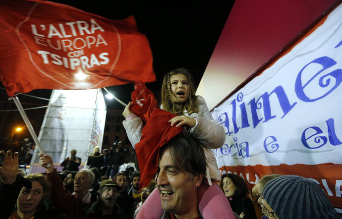 Supporters of opposition leader and head of radical leftist Syriza party Alexis Tsipras cheer at exit poll results in Athens, January 25, 2015. (Reuters/Marko Djurica)