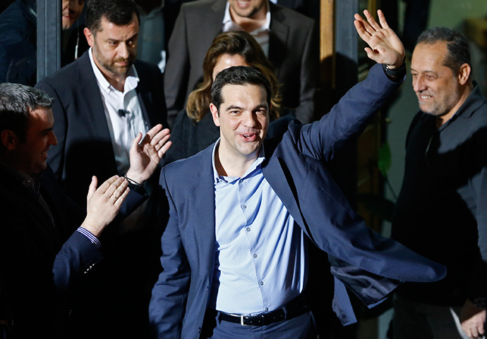 Head of radical leftist Syriza party Alexis Tsipras waves while leaving the party headquarters after winning the elections in Athens, January 25, 2015 (Reuters / Alkis Konstantinidis)