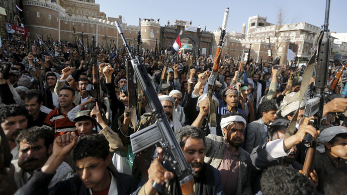 Followers of the Houthi group demonstrate against the Saudi-led air strikes on Yemen, in Sanaa April 1, 2015. (Reuters/Khaled Abdullah)