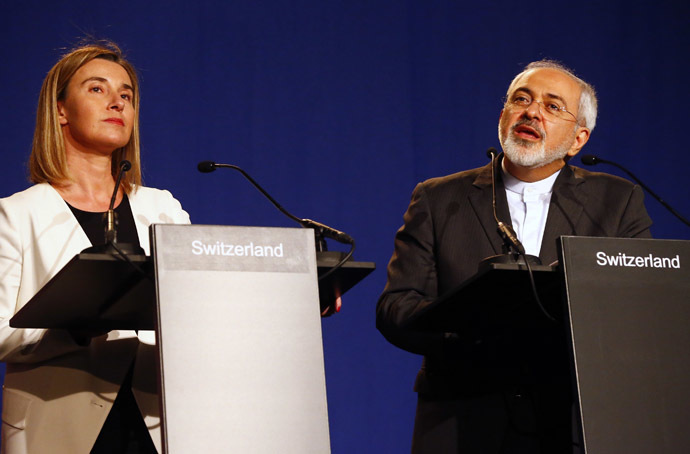 Iran's Foreign Minister Javad Zarif addresses during a joint statement with EU foreign policy chief Federica Mogherini (L) in Lausanne April 2, 2015. (Reuters/Ruben Sprich)
