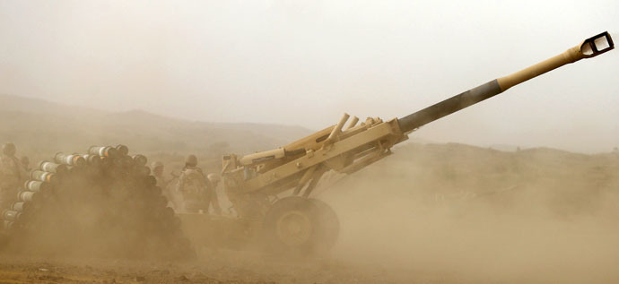 A Saudi artillery unit fires shells towards Houthi positions from the Saudi border with Yemen April 13, 2015. (Reuters/Faisal Al Nasser)
