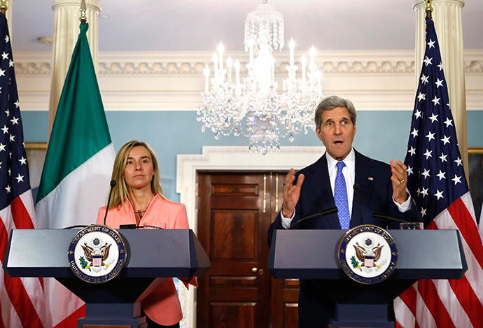 U.S. Secretary of State John Kerry (R) and European Union High Representative Federica Mogherini (Reuters / Yuri Gripas)