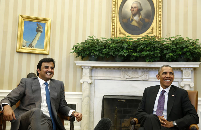 U.S. President Barack Obama and Emir of Qatar Sheikh Tamim bin Hamad al Thani smile while in the Oval Office at the White House in Washington February 24, 2015. (Reuters/Larry Downing)