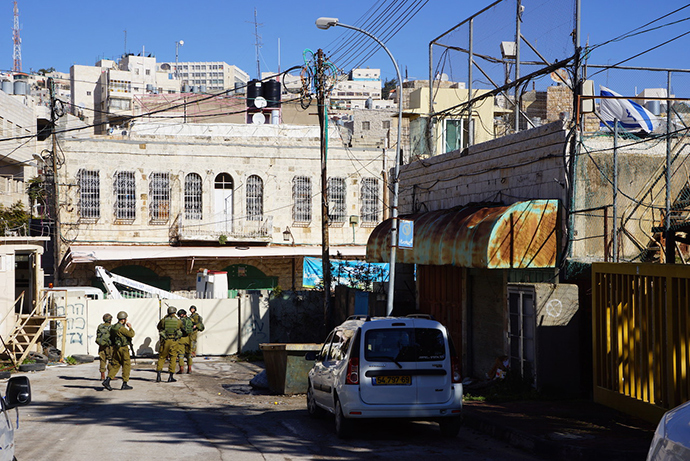 A checkpoint inside a settlement (Photo by Nadezhda Kevorkova)