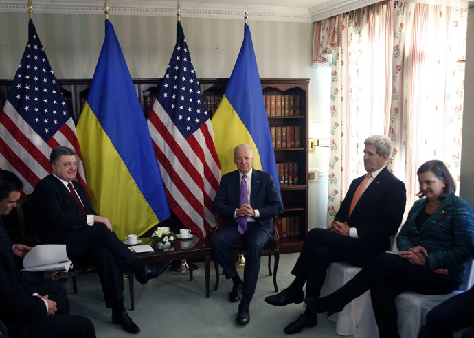 Ukraine's President Petro Poroshenko meets U.S. Vice President Joe Biden as U.S. Secretary of State John Kerry and U.S. Assistant Secretary of State for Europe Victoria Nuland (L-R) look on during the 51st Munich Security Conference at the 'Bayerischer Hof' hotel in Munich February 7, 2015. (Reuters/Michaela Rehle)