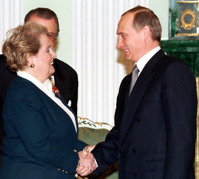 Acting Russian President Valdimir Putin (R) shakes hands with US Secretary of State Madeleine Albright during their meeting in the Kremlin February 2, 2000 (Reuters/WAW/JDP)