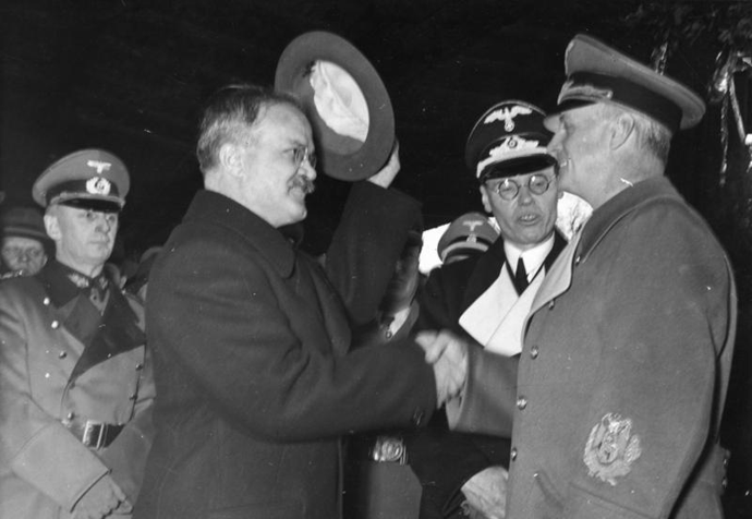 Ribbentrop taking leave of Molotov in Berlin, November 1940 (image from wikipedia.org)